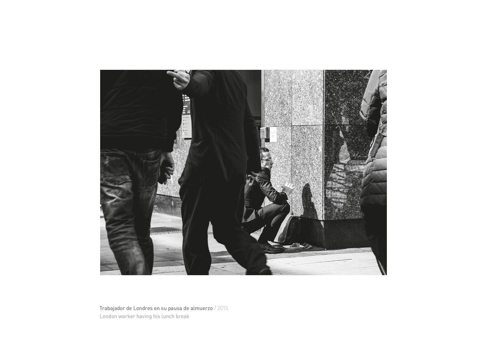 Image of the design created for the exhibition "Londres: detras y debajo del Palacio de Buckingham". This is an image related to a project inside Pedro Rodrigues (Treze413) graphic design portfolio.