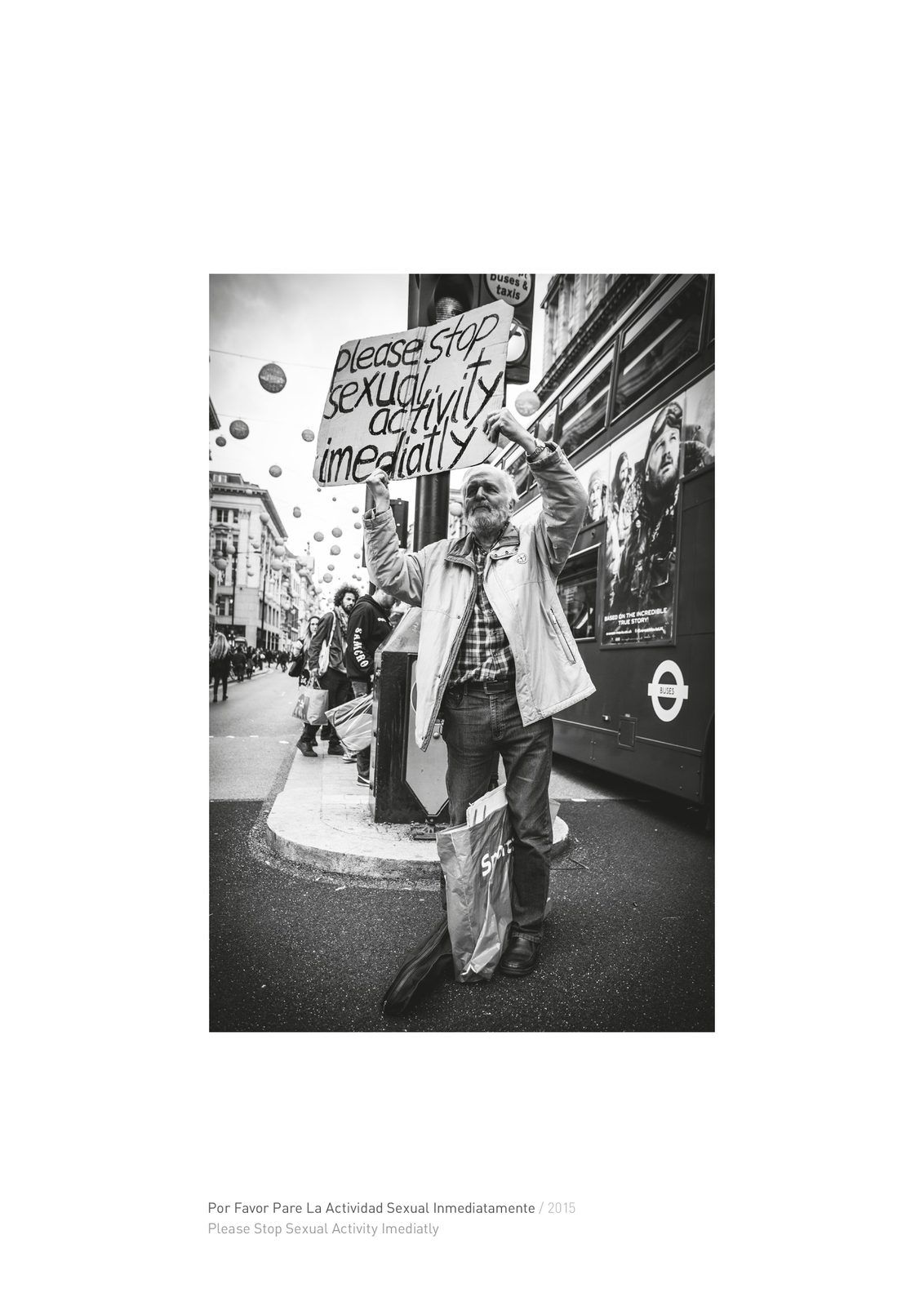 Image of the design created for the exhibition "Londres: detras y debajo del Palacio de Buckingham". This is an image related to a project inside Pedro Rodrigues (Treze413) graphic design portfolio.