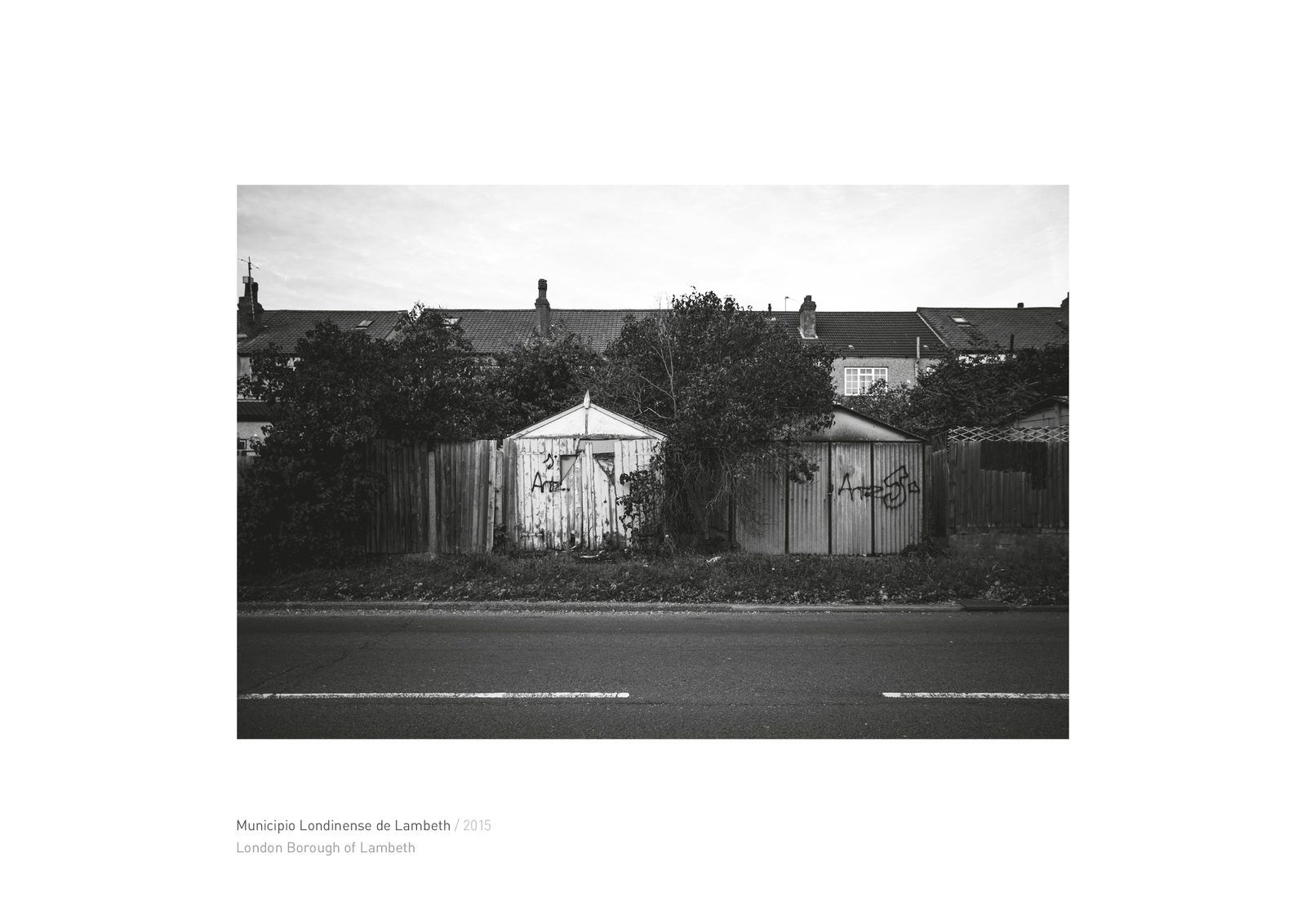 Image of the design created for the exhibition "Londres: detras y debajo del Palacio de Buckingham". This is an image related to a project inside Pedro Rodrigues (Treze413) graphic design portfolio.