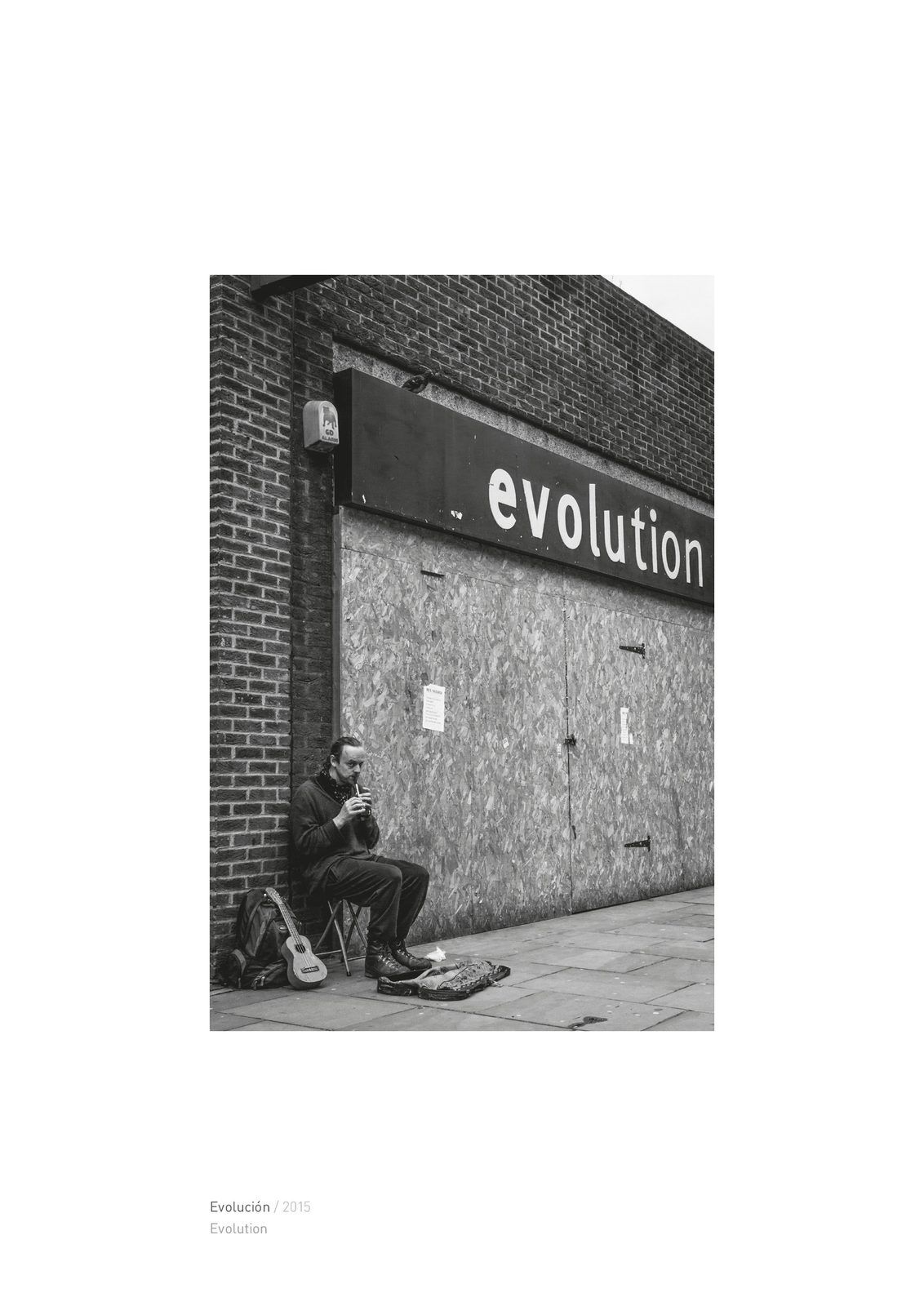 Image of the design created for the exhibition "Londres: detras y debajo del Palacio de Buckingham". This is an image related to a project inside Pedro Rodrigues (Treze413) graphic design portfolio.