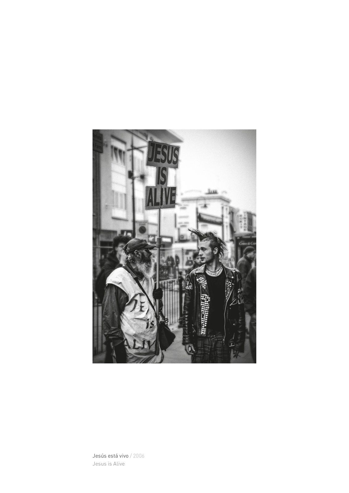 Image of the design created for the exhibition "Londres: detras y debajo del Palacio de Buckingham". This is an image related to a project inside Pedro Rodrigues (Treze413) graphic design portfolio.