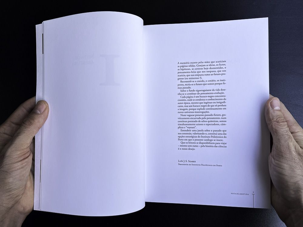 Image of Insive view 4 of Catálogo de Livro Antigo IPP SDP-BC Spine. This is an image related to a project inside Pedro Rodrigues (Treze413) graphic design portfolio.