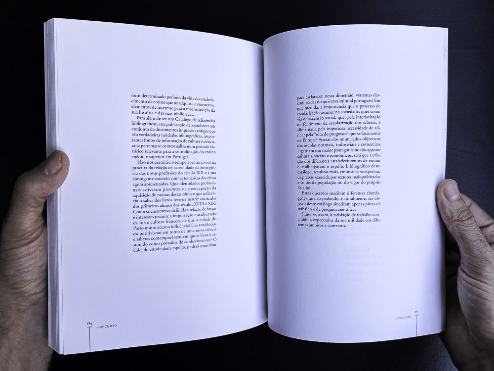 Image of Insive view 18 of Catálogo de Livro Antigo IPP SDP-BC Spine. This is an image related to a project inside Pedro Rodrigues (Treze413) graphic design portfolio.