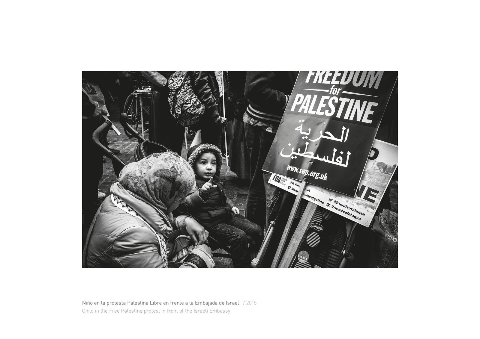 Image of the design created for the exhibition "Londres: detras y debajo del Palacio de Buckingham". This is an image related to a project inside Pedro Rodrigues (Treze413) graphic design portfolio.