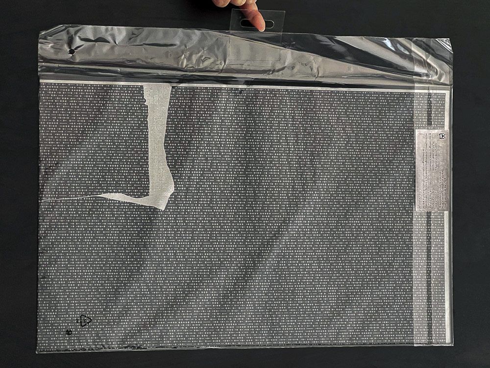 Image of Ai Tu Book&Canvas, a print project that is both a book and an art canvas. This is an image related to a project inside Pedro Rodrigues (Treze413) graphic design portfolio.